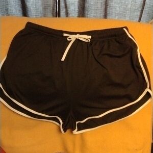 🖤🤍SHEIN BASIC BLACK SHORTS W/WHITE TRIM🖤🤍
